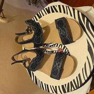 Clarks black bendables sandals Sz 7